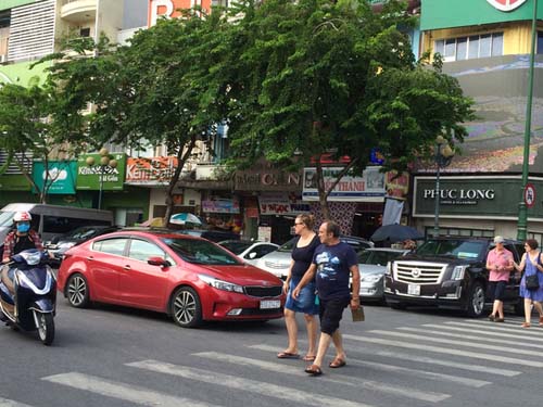 Giá thuê vỉa hè tại TP Hồ Chí Minh cao nhất là 100.000 đồng/m2/tháng